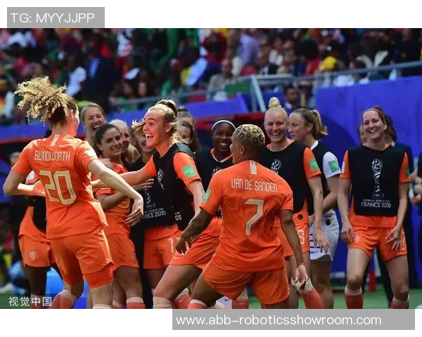 加拿大女足迎战喀麦隆队力争在国际赛场上展现实力与风采 加拿大女足迎战喀麦隆队力争在国际赛场上展现实力与风采