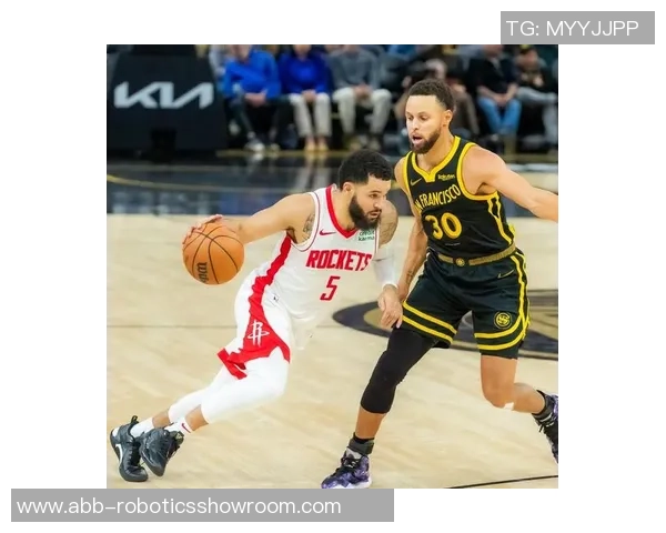 勇士与火箭在NBA夏季联赛中展开激烈对决新星球员表现引人瞩目 勇士与火箭在NBA夏季联赛中展开激烈对决新星球员表现引人瞩目