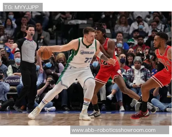 独行侠与勇士的巅峰对决央视直播精彩瞬间回顾与分析